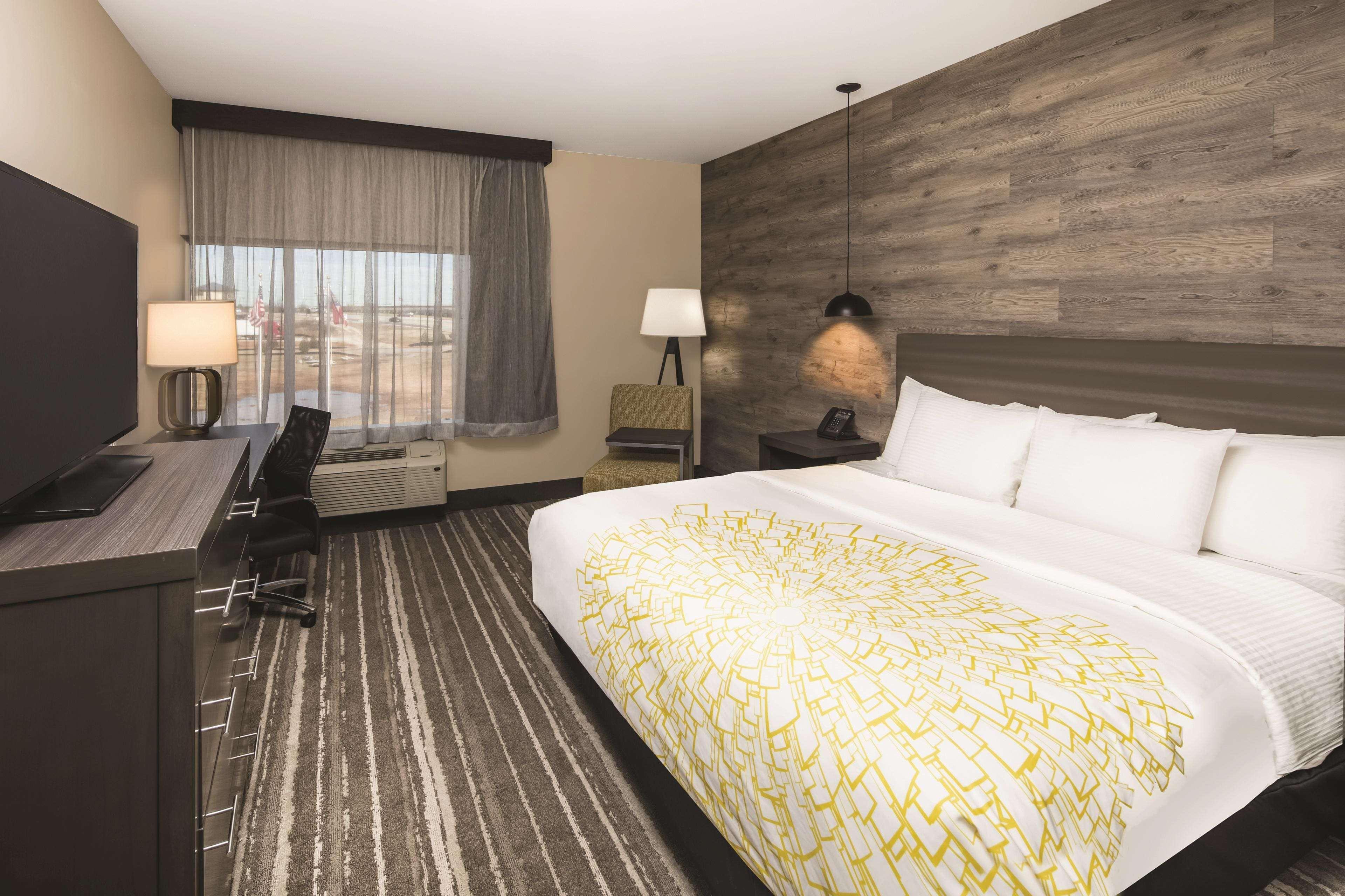 La Quinta Inn & Suites By Wyndham Atlanta South - Mcdonough Bagian luar foto