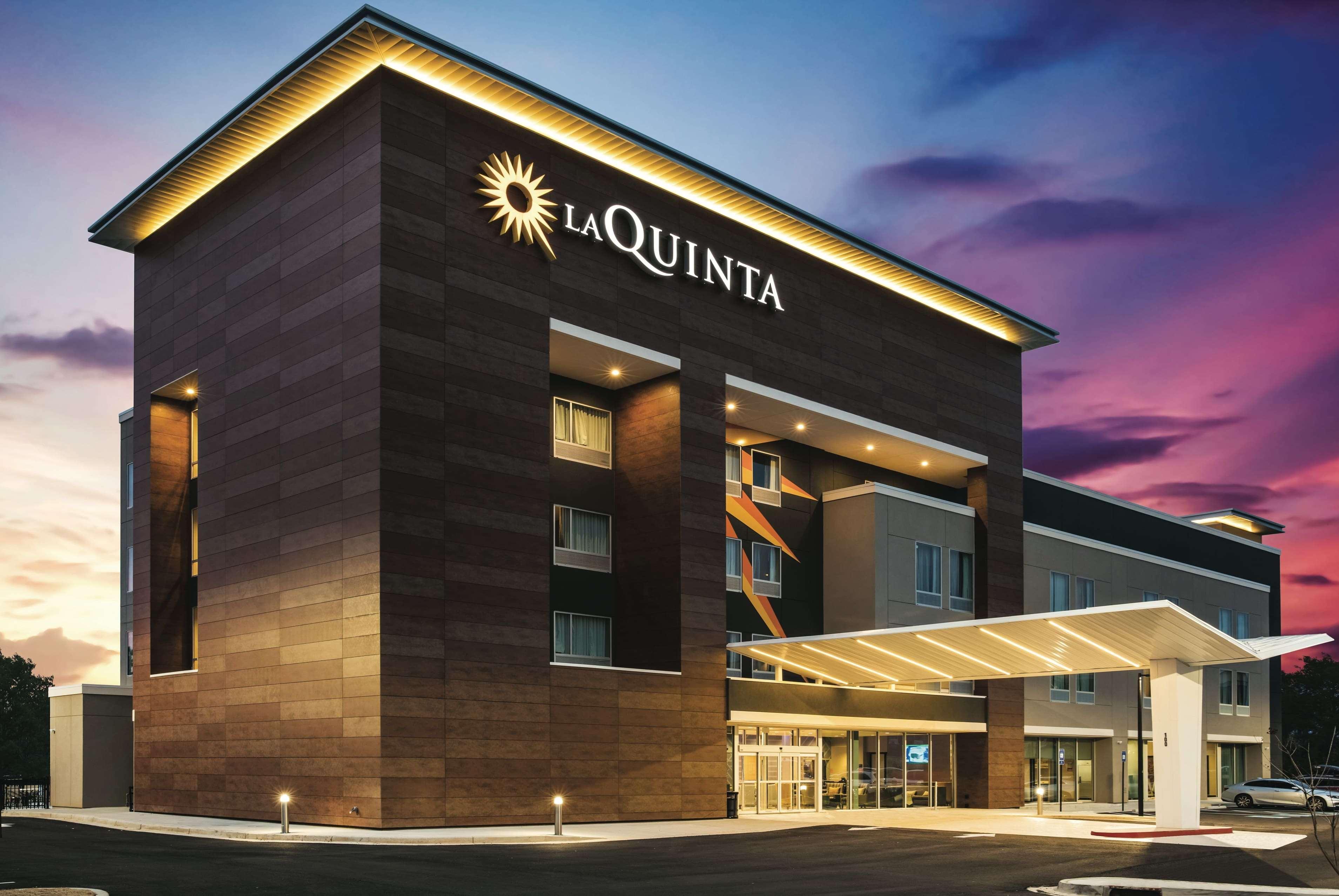 La Quinta Inn & Suites By Wyndham Atlanta South - Mcdonough Bagian luar foto